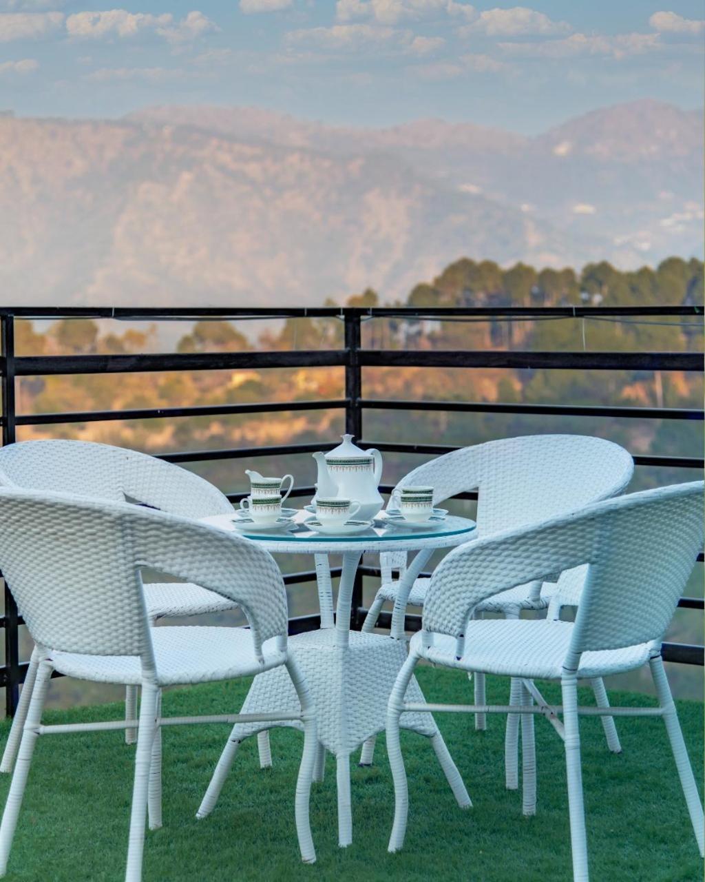 Himalyan Basera I Pvt Balcony I Serviced Apt I By Exotic Stays Kasauli Eksteriør billede